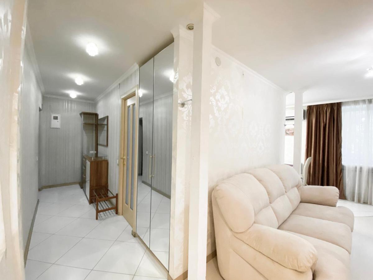 Beautiful 1-Bedroom Near Most City Center Dnipro Exterior foto