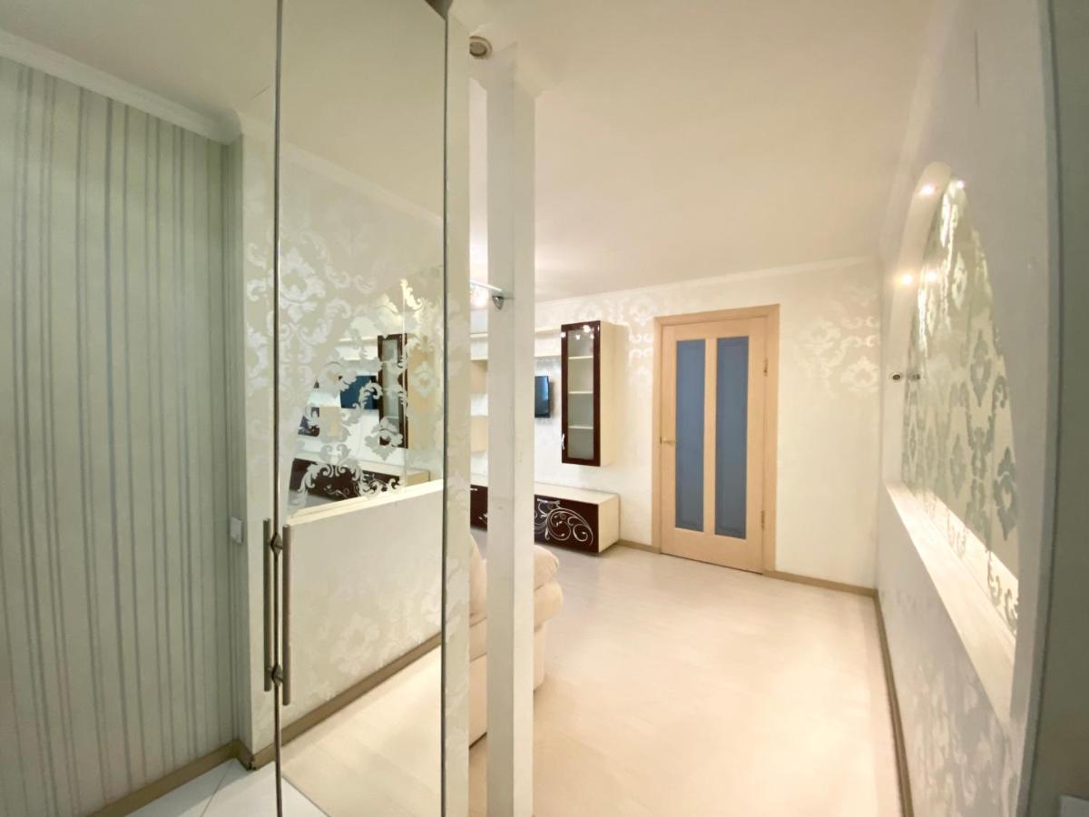 Beautiful 1-Bedroom Near Most City Center Dnipro Exterior foto