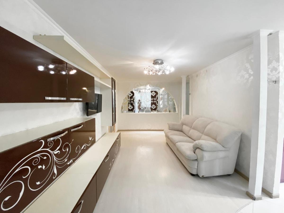 Beautiful 1-Bedroom Near Most City Center Dnipro Exterior foto