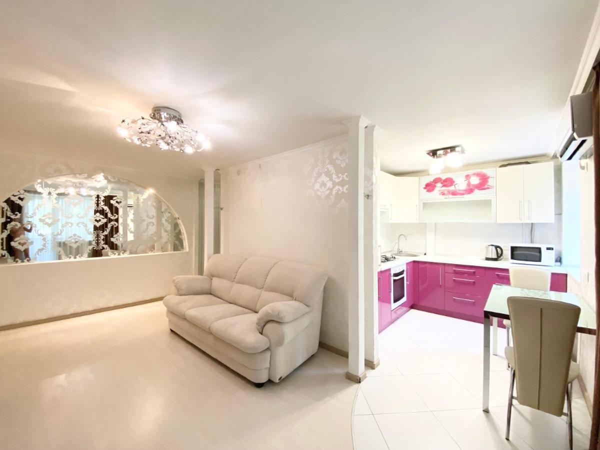 Beautiful 1-Bedroom Near Most City Center Dnipro Exterior foto