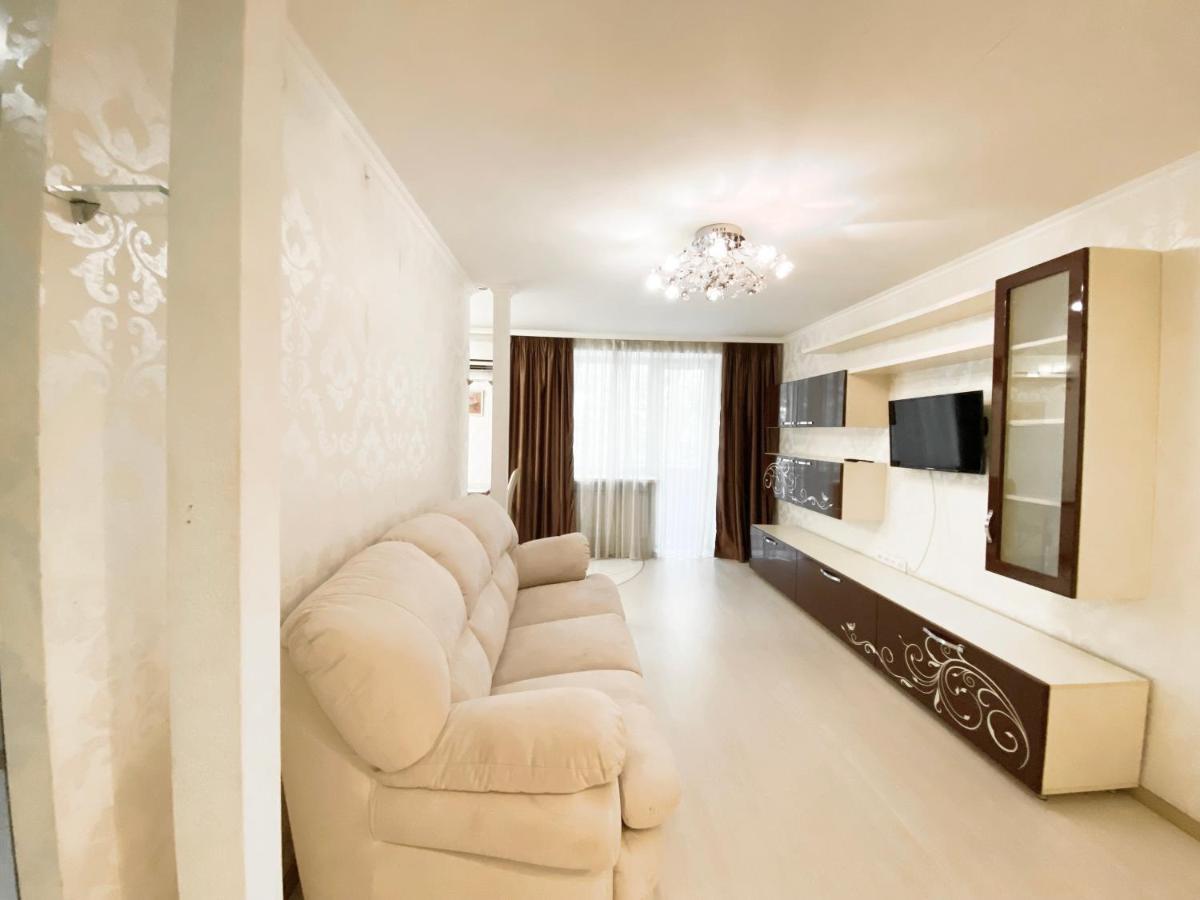 Beautiful 1-Bedroom Near Most City Center Dnipro Exterior foto