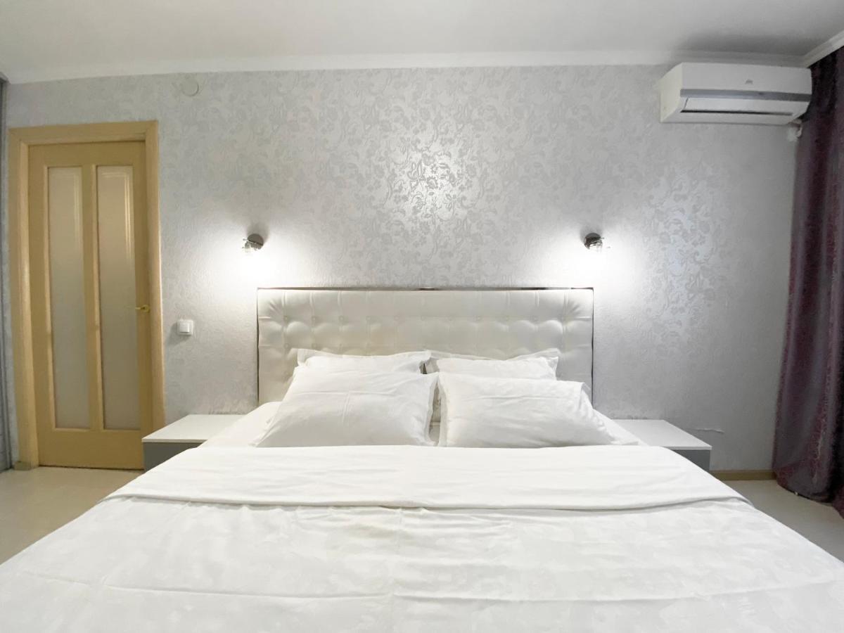 Beautiful 1-Bedroom Near Most City Center Dnipro Exterior foto