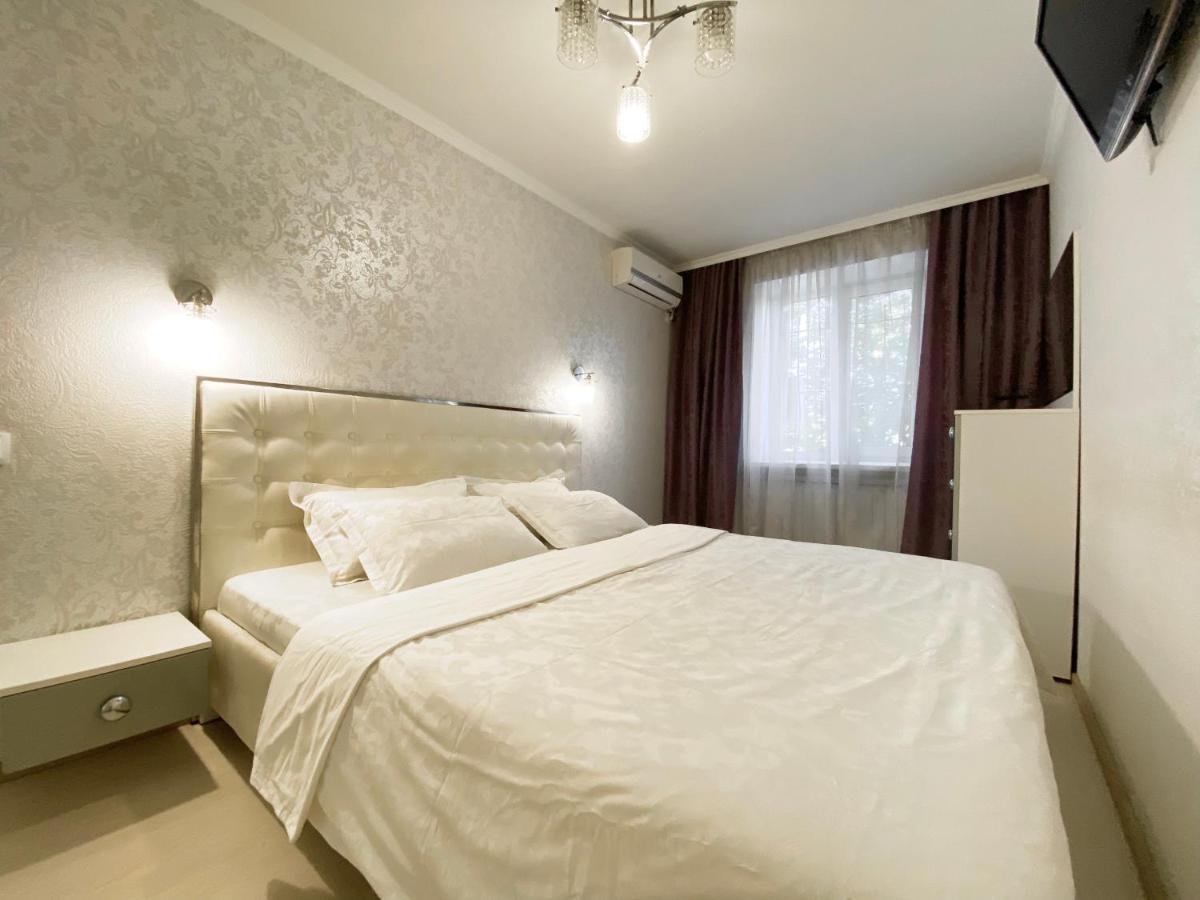 Beautiful 1-Bedroom Near Most City Center Dnipro Exterior foto